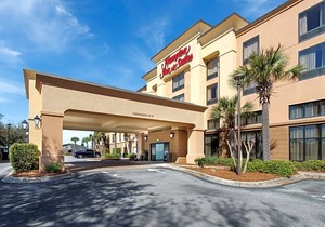 2-Star Hotel ∙ Hampton Inn & Suites Navarre