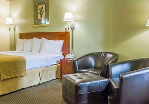 2-Star Hotel ∙ Quality Inn Airport - Cruise Port