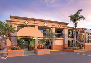 2-Star Hotel ∙ Travelodge by Wyndham Fort Myers North
