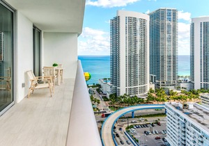 2019 New HydeHouse SW 3BR CORNER SUITE