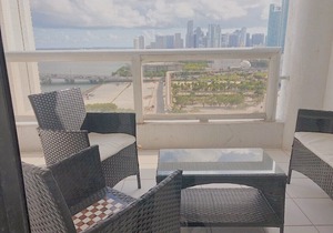 2454 - Spacious 2 br+ den with city view