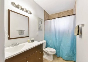 3/2 home w/king bed, work space, WiFi, laundry