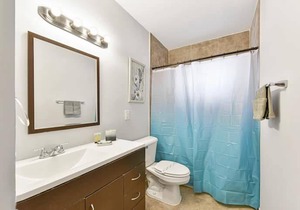 3/2 home w/king bed, work space, WiFi, laundry