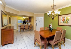3 Bedroom Luxury Condo, sleeps 12.minutes from Disney, Universal Studios & More