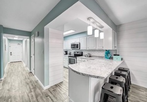 3 Bedroom Luxury Shoreline, Spacious Oceanfront Condo with Scenic View