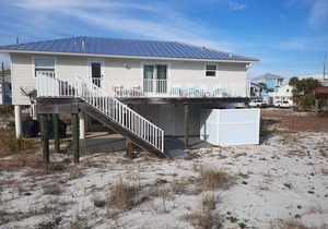 3-bedroom vacation home steps to Pensacola Beach Beaches