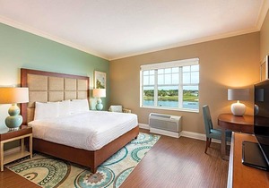 3-Star Hotel ∙ The Waterfront Inn