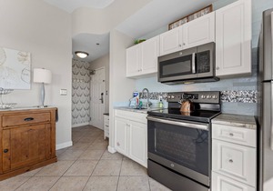 30a Gulf Place Condo! Beach View, Pool, Hot Tub, Tennis & Pickle Ball Courts.
