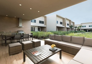 3B/R w BBQ Grill, Heated Pool, 6 minutes from Disney, Free Parking Free Wi-Fi
