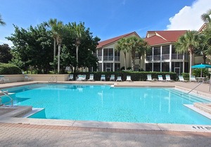 3BR Beach Villa Near Pool! New 6-Seater GOLF CART, Screened Porch, Beach Tram