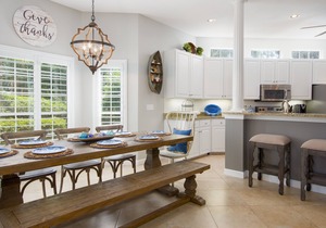 3BR Poolside Villa w/6-Seat GOLF CART! Screened Porch, Near Beach, Pool, Tram