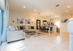 3BR Townhouse w/Pool & New Hot Tub - Near Disney!