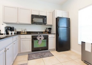 3BR Townhouse w/Pool & New Hot Tub - Near Disney!