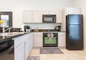 3BR Townhouse w/Pool & New Hot Tub - Near Disney!