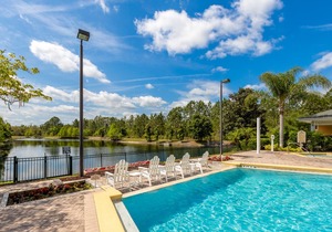 3rd floor condo w/ sauna, shared pools, balcony, gym, hot tub, near theme parks