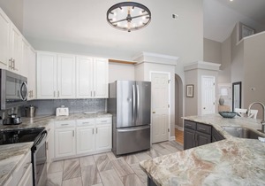 4BR Beach Villa w/6-Seat GOLF CART! Screened Balcony. Near Pool, Beach, Tram