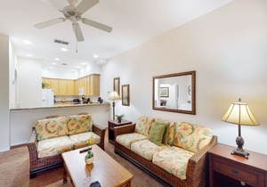 4th floor condo w/ balcony, gym, sauna, shared pools, hot tub, near theme parks