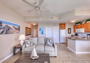 5-Star Waterfront Condo with amazing reviews! Mins to Beach! Great location!
