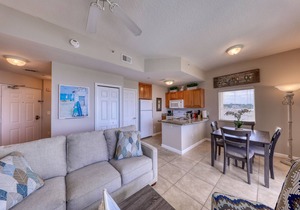 5-Star Waterfront Condo with amazing reviews! Mins to Beach! Great location!