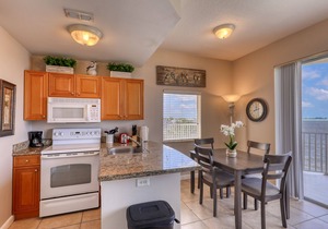 5-Star Waterfront Condo with amazing reviews! Mins to Beach! Great location!