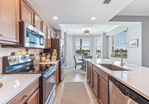 627 Bonita National Condo