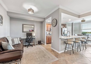 627 Bonita National Condo