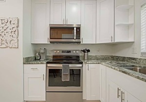 6AB Newly Renovated 2/2 Coastal Cottages