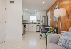 6AB Newly Renovated 2/2 Coastal Cottages