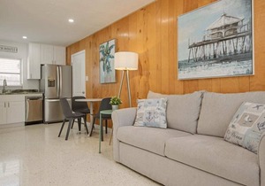 6AB Newly Renovated 2/2 Coastal Cottages
