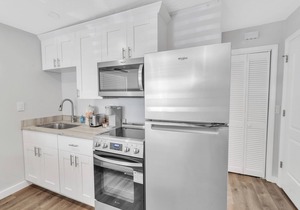 6B Newly Renovated Studio at Coastal Cottages!