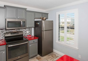 Across street from beach with pool - pet friendly