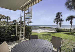 Amazing Beachfront Condominium , Direct to pool , Magical view