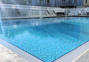 **AMAZING Florida Condo with Pool near White Sand Beaches!**