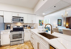 Amazing High Pointe condo with grill, hot tub, pool, tennis & pickleball