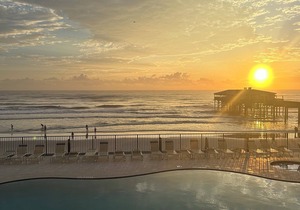 Amazing Ocean Front Retreat on the Beach in Daytona Beach Shores - 2 Bedroom