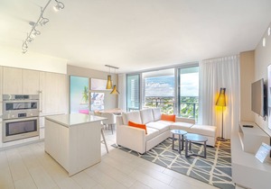 Amazing! WaterFront Luxury Condo@Hyde