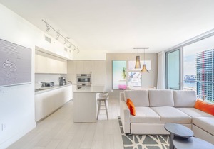 Amazing! WaterFront Luxury Condo@Hyde