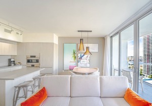 Amazing! WaterFront Luxury Condo@Hyde