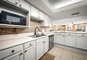 Anastasia's Treasure n2 BR 2BA/Ground Floor Great LocationnBeach Front Complex