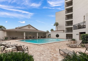 Anastasia's Treasure n2 BR 2BA/Ground Floor Great LocationnBeach Front Complex