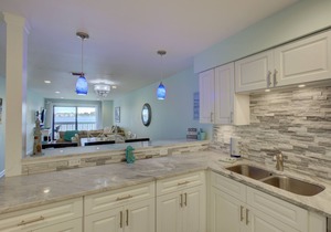 Anna Maria Island Retreat-Beach One Minute Walk-Heated Pool-Free Wi-Fi-Dock-Surr