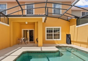 Banana House - Four Bedroom House, Sleeps 8