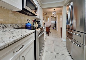Bay View Condo - Balcony Dining, Resort Pool + Hot Tub Access