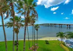 Bay View Condo - Balcony Dining, Resort Pool + Hot Tub Access