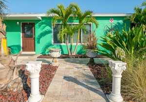 (BC) SPACE FORCE SUITES - 3BR's W/ BEACH ACCESS