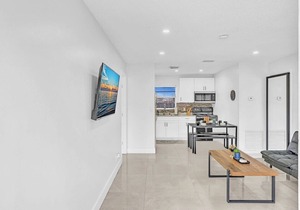 Beach and Hard Rock Hollywood Vacation House HA02