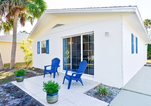 Beach House: Bike to Beach, Shops, Food and Bars