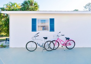 Beach House: Bike to Beach, Shops, Food and Bars