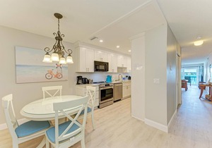 Beach Palms 6B-Beach 1 Minute WalkHeated Pool-Free Wi-Fi-Dock-Surrounded By Wate