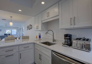 Beach Palms 7A-Beach 1 Minute Walk-Heated Pool-Free Wi-Fi-Dock-Surrounded By Wat